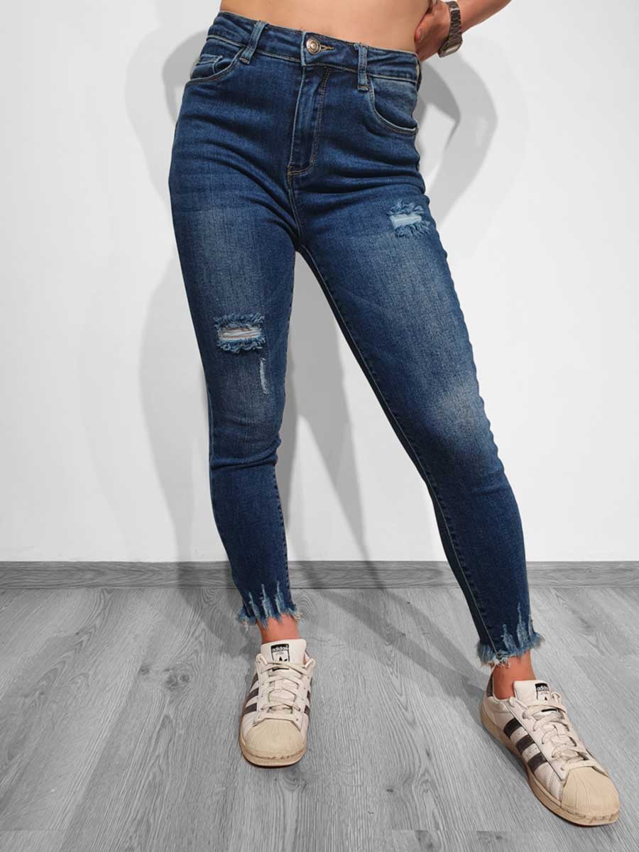 Jeans denim strappato