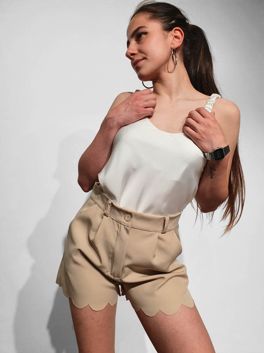 Pantaloncini con orlo a fiore