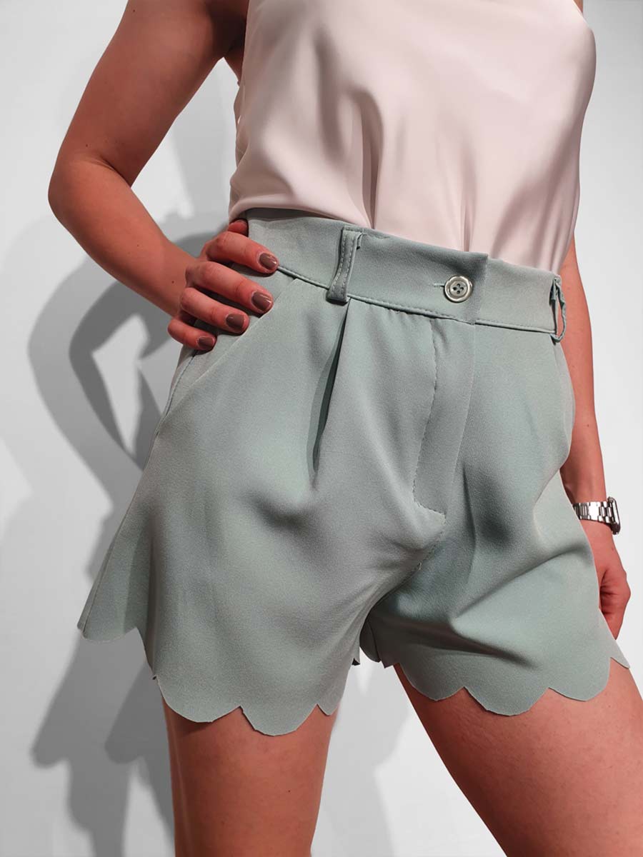 Pantaloncini con orlo a fiore
